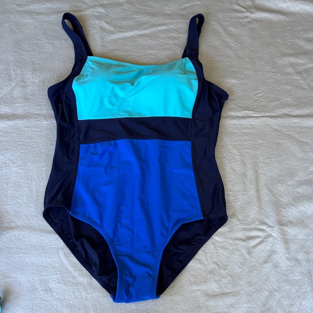 Women Colorblock One-Piece Swimsuit in Navy & Blue. 

From Pet/smoked free home